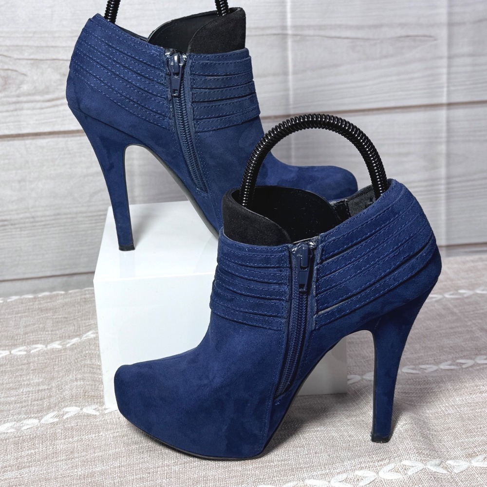 G by GUESS Glazer2-E‎ Navy Blue Faux Suede Buckle Strap Platform Booties Size 6M